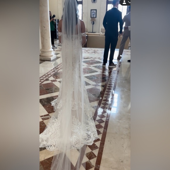 Lace Wedding Dress - Picture 3 of 3